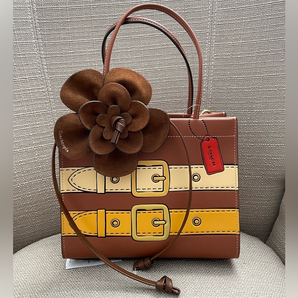 Coach Cashin Carry Bag 22 With Trompe L'oeil Print New